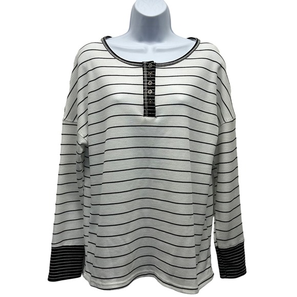 None and/or Unknown Tops - Women’s Sz Lg Long Sleeve Scoop Neck 1/4 Button Up Tee, V492